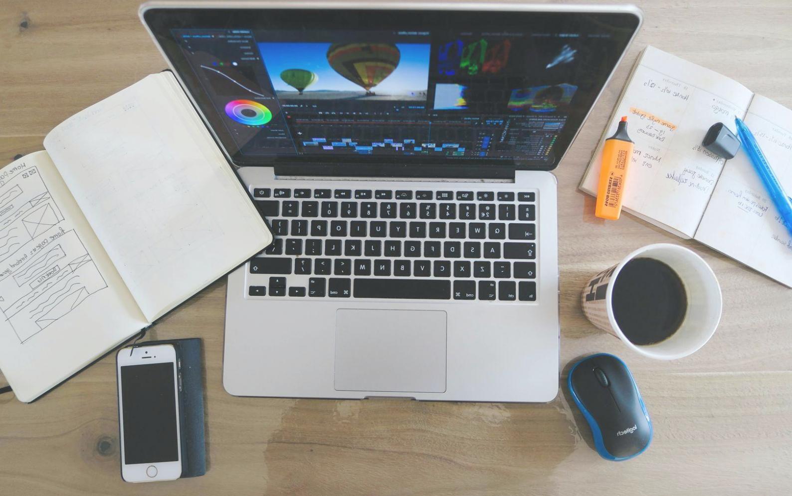 Ambiente de trabalho organizado com planeamento financeiro