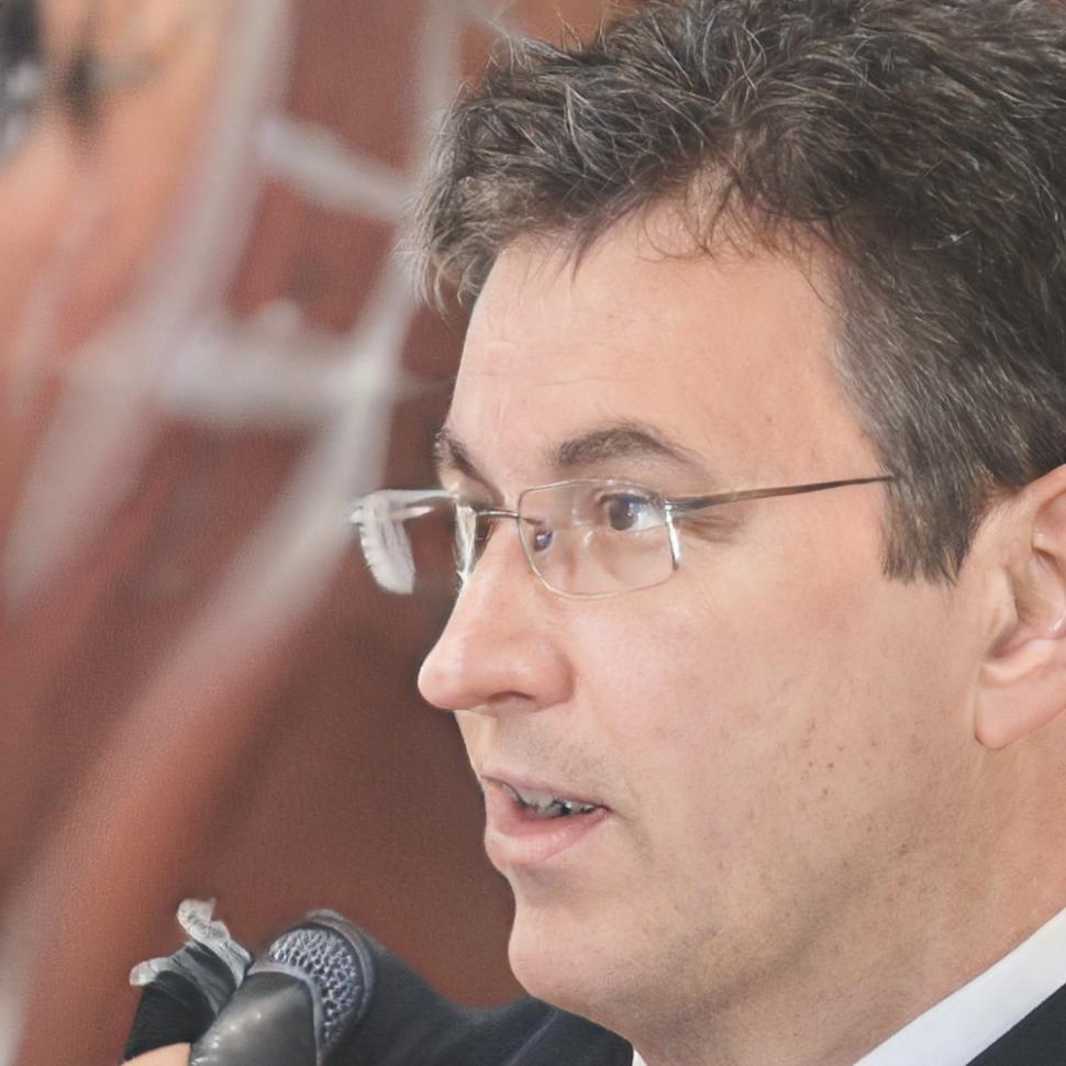 Retrato profissional de Leandro Serrão